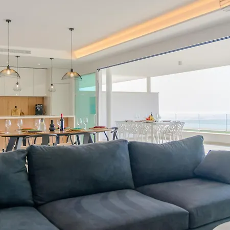 Luxurious 3 Bed With A Lovely Sea View In Carvajal Apartment