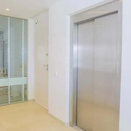 Luxurious 3 Bed With A Lovely Sea View In Carvajal Benalmadena