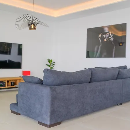 Luxurious 3 Bed With A Lovely Sea View In Carvajal *